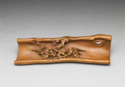 图片[3]-Boxwood armrest with plum blossoms and writing, Qing dynasty (1644-1911)-China Archive